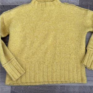 Lyle + Luxe Mustard Cozy Women's Yellow Crewneck Sweater Size xS